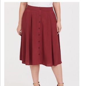 Torrid button front challis midi skirt